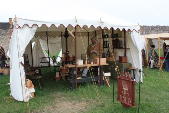 Sign seller, roman wave tent trim